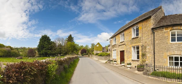 Maison rurale traditionnelle scène — Photo