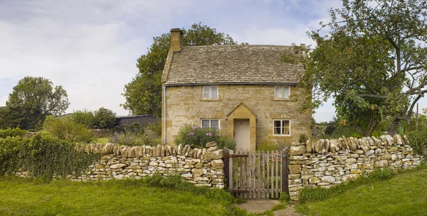 geleneksel kırsal ev sahne