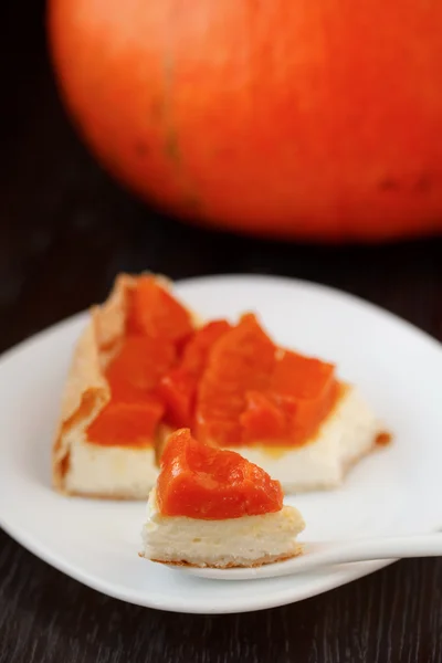 Pie with pumpkin and cream cheese. — Stock Photo, Image