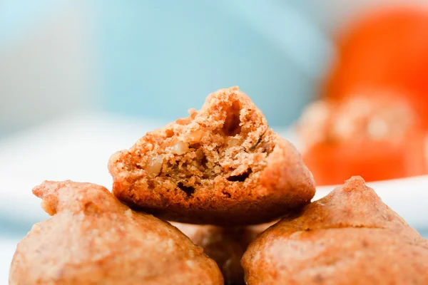 ceviz ve tarçın ile Trabzon hurması tanımlama.