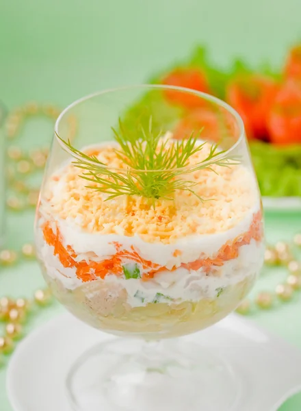 Cod liver salad with eggs, carrots, cheese, onions and potatoes. Salad with sour cream. Mimosa salad. — Stock Photo, Image