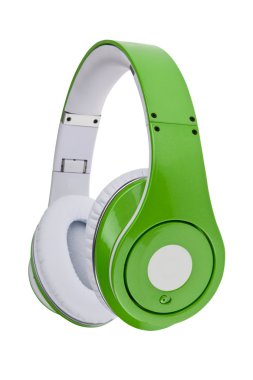 Yeşil kulaklık beyaz bir arka plan üzerinde izole