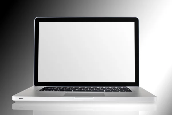 Laptop geïsoleerd op witte achtergrond — Stockfoto