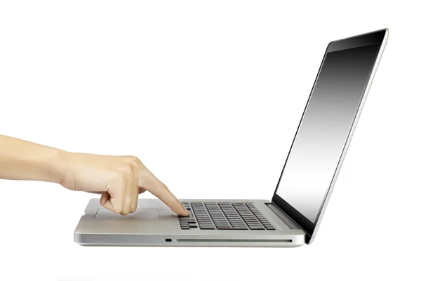 Laptop met vrouw hand geïsoleerd op witte achtergrond — Stockfoto