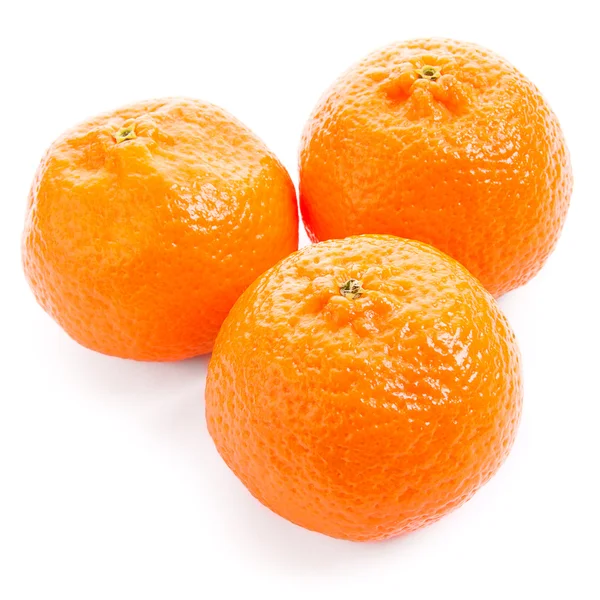 Drei Mandarinen isoliert auf weißem Hintergrund — Stockfoto