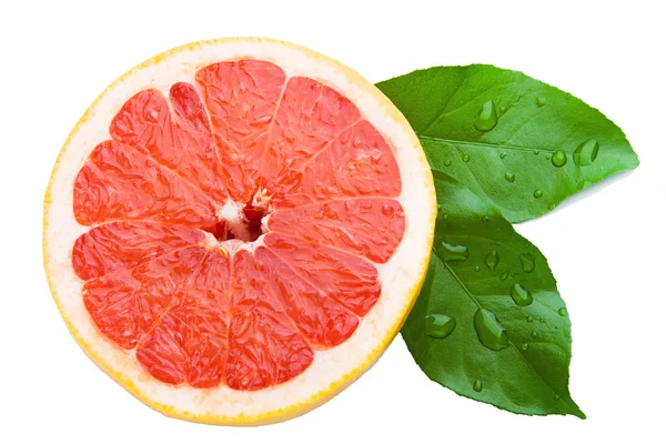En halv grapefrukt med blad på vit bakgrund — Stockfoto