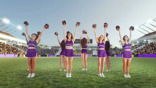 Groep Cheerleaders Actie Stadion — Stockfoto
