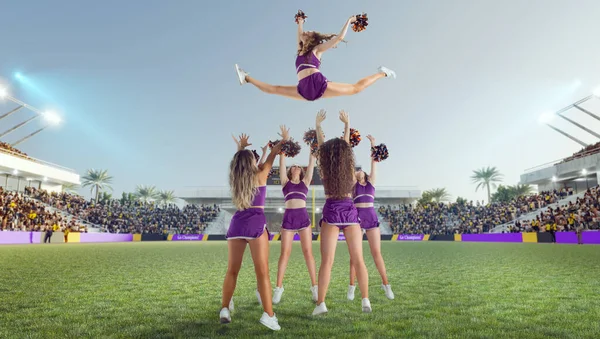 Group Cheerleaders Action Stadium — Stock Photo, Image