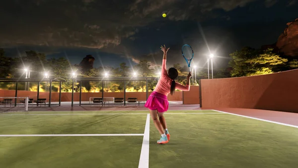 プロのテニスコートでテニスをする女 — ストック写真