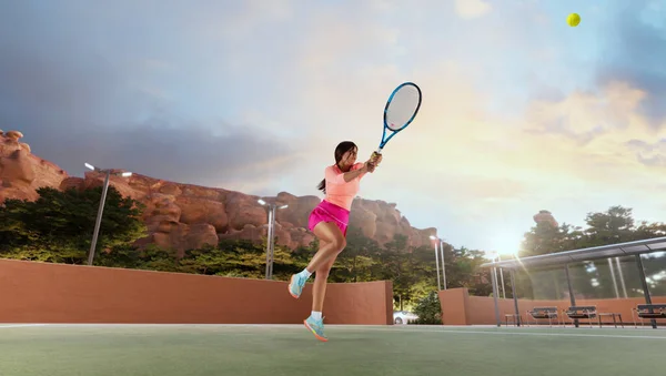 Frau Spielt Tennis Auf Professionellem Tennisplatz — Stockfoto