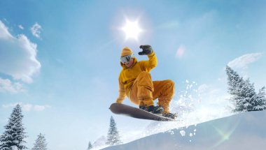 Snowboardcu iş başında. Olağanüstü kış sporları.