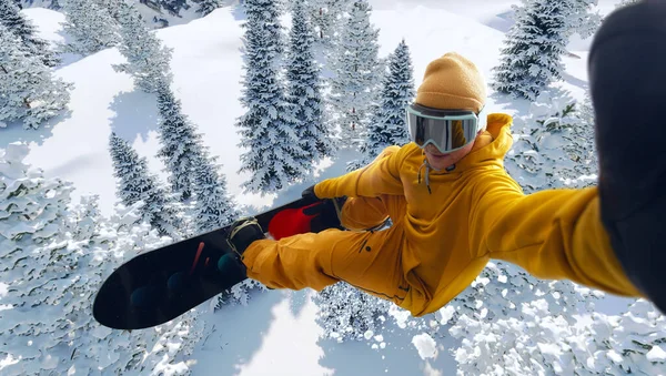 Snowboarder Beraksi Olahraga Musim Dingin Ekstrim — Stok Foto