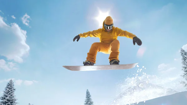 Snowboardzista Akcji Sporty Zimowe Ekstremalne — Zdjęcie stockowe