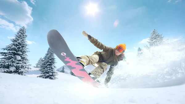 Сноубордистка Действии Экстремальные Зимние Виды Спорта — стоковое фото