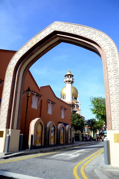Мечеть на Арабской улице — стоковое фото