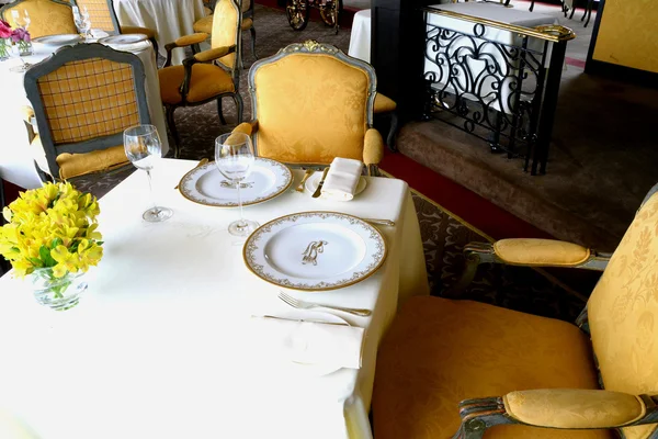 Elegante restaurante francés de alta cocina —  Fotos de Stock