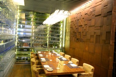 Restoran yemek masası