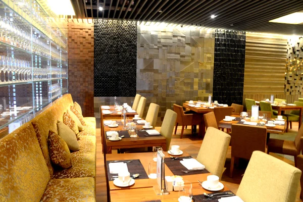 Restoran yemek masası