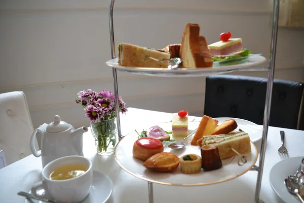 öğleden sonra çay hamur işleri ve pastalar