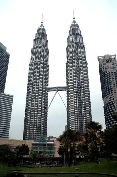 Petronas Towers in Kuala Lumpur, Malaysia — Stock Photo, Image