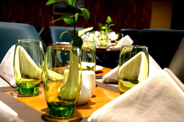 Tischdekoration im gehobenen Restaurant — Stockfoto
