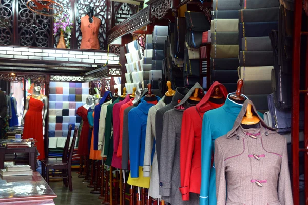 terzi mağazası ile mankenler, hoi bir vietnam