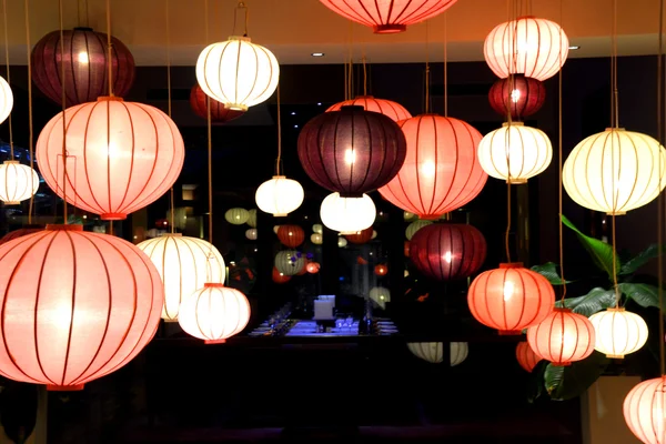 Chinese lanterns in restaurant — Stock Photo, Image