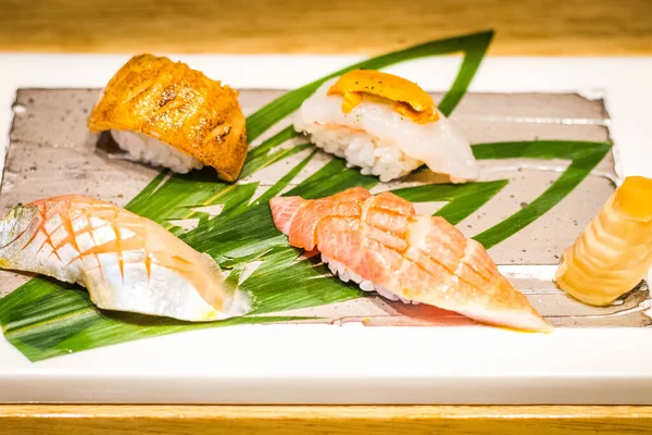 Varietate Sushi Nigiri Manual Servit Placă Porțelan — Fotografie, imagine de stoc