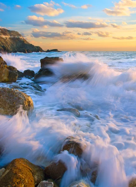 Sea waves on stone beach — Stock Photo, Image