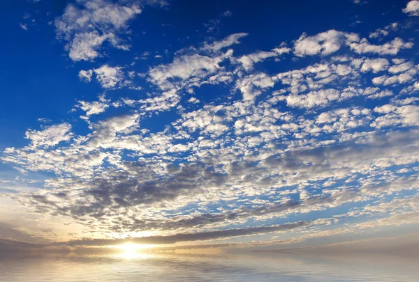 Sunrise moln i himlen — Stockfoto