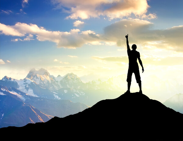 человек на вершине горы
.