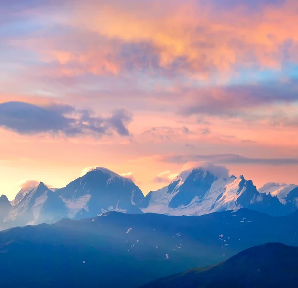 Felsen bei Sonnenuntergang. — Stockfoto