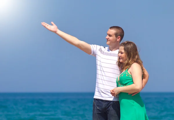 Par som står på havets kust — Stockfoto