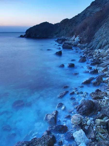Море и камни . — стоковое фото
