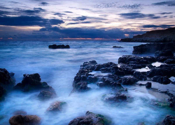 Mar marinho com reflexos na água — Fotografia de Stock