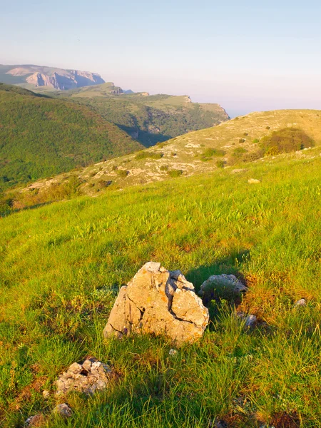 Valle in alta montagna . — Foto Stock