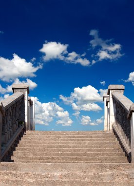 merdiven ve gökyüzü