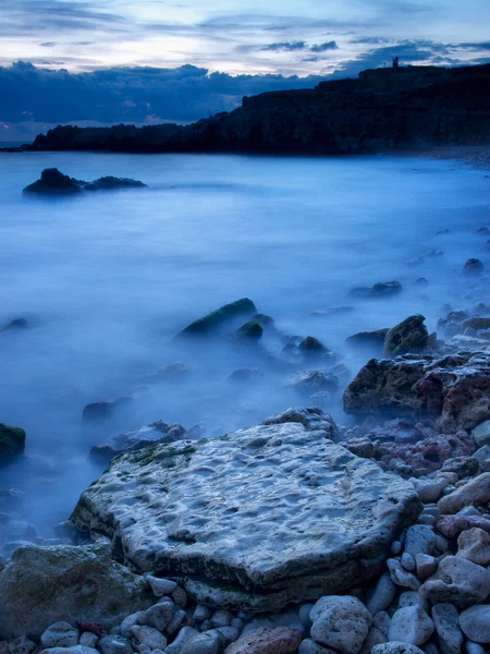 Niebla en el mar al atardecer . — Foto de Stock