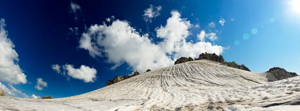 冬時間で高い山. — ストック写真