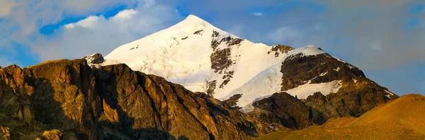 Alta montagna nel periodo invernale . — Foto Stock