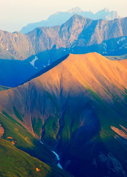 Bright sundown in the mountains. — Stock Photo, Image