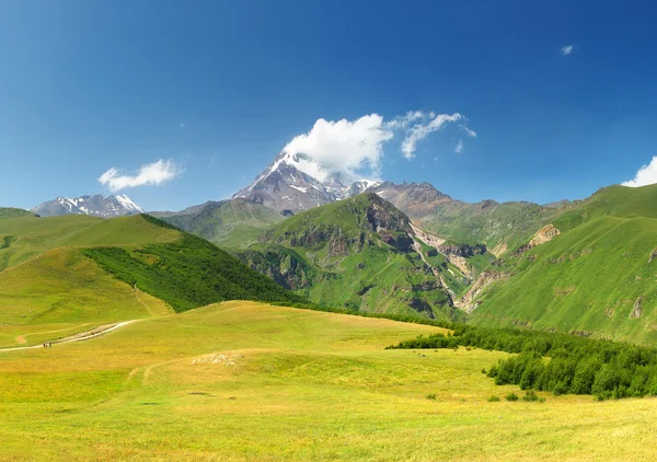 Green hills in mountain valley — Stock Photo, Image