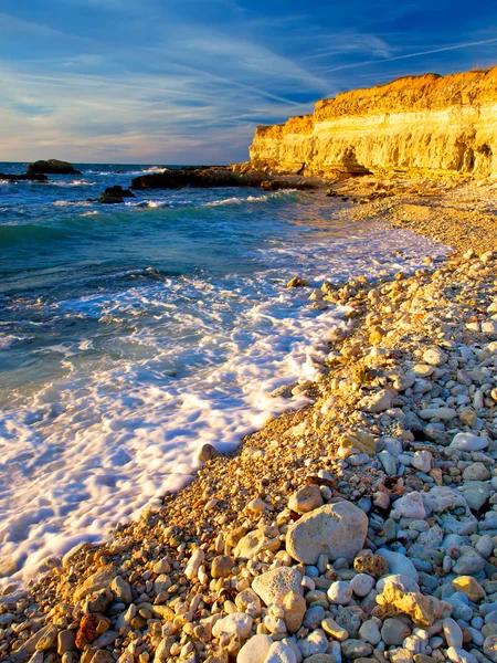 Bahía de mar al atardecer . — Foto de Stock