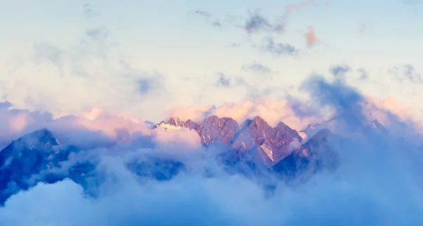 Helle Hügel bei Sonnenaufgang — Stockfoto