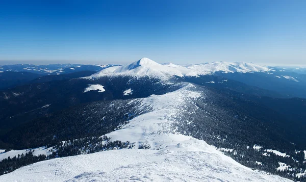 Cordillera en invierno. Paisaje natural invierno —  Fotos de Stock