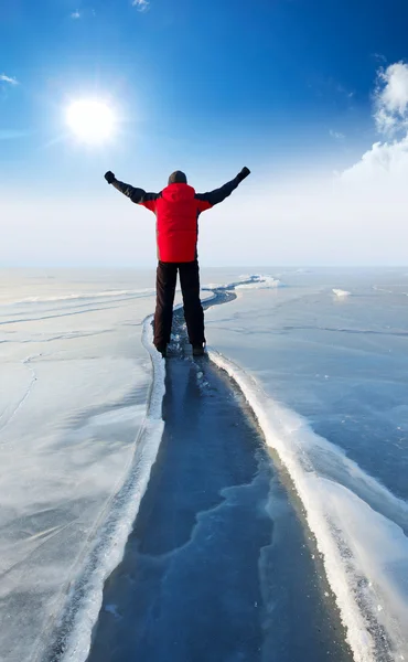 Buz üzerinde kişi. Spor ve aktif yaşam — Stok fotoğraf