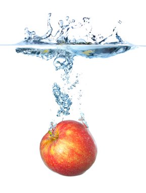 Kırmızı elma ve su sıçrama