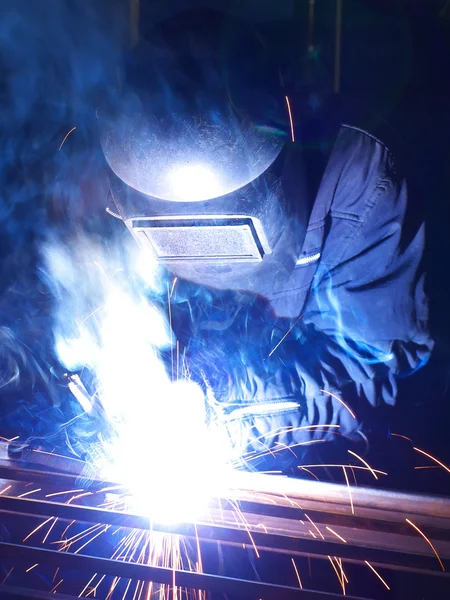 Schweißer auf Fabrik. — Stockfoto