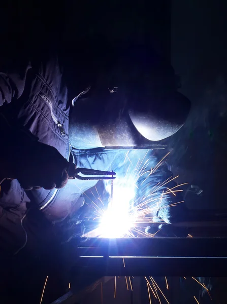 Welder on factory. — Stock Photo, Image