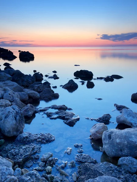 Ruhige See bei Sonnenuntergang. — Stockfoto